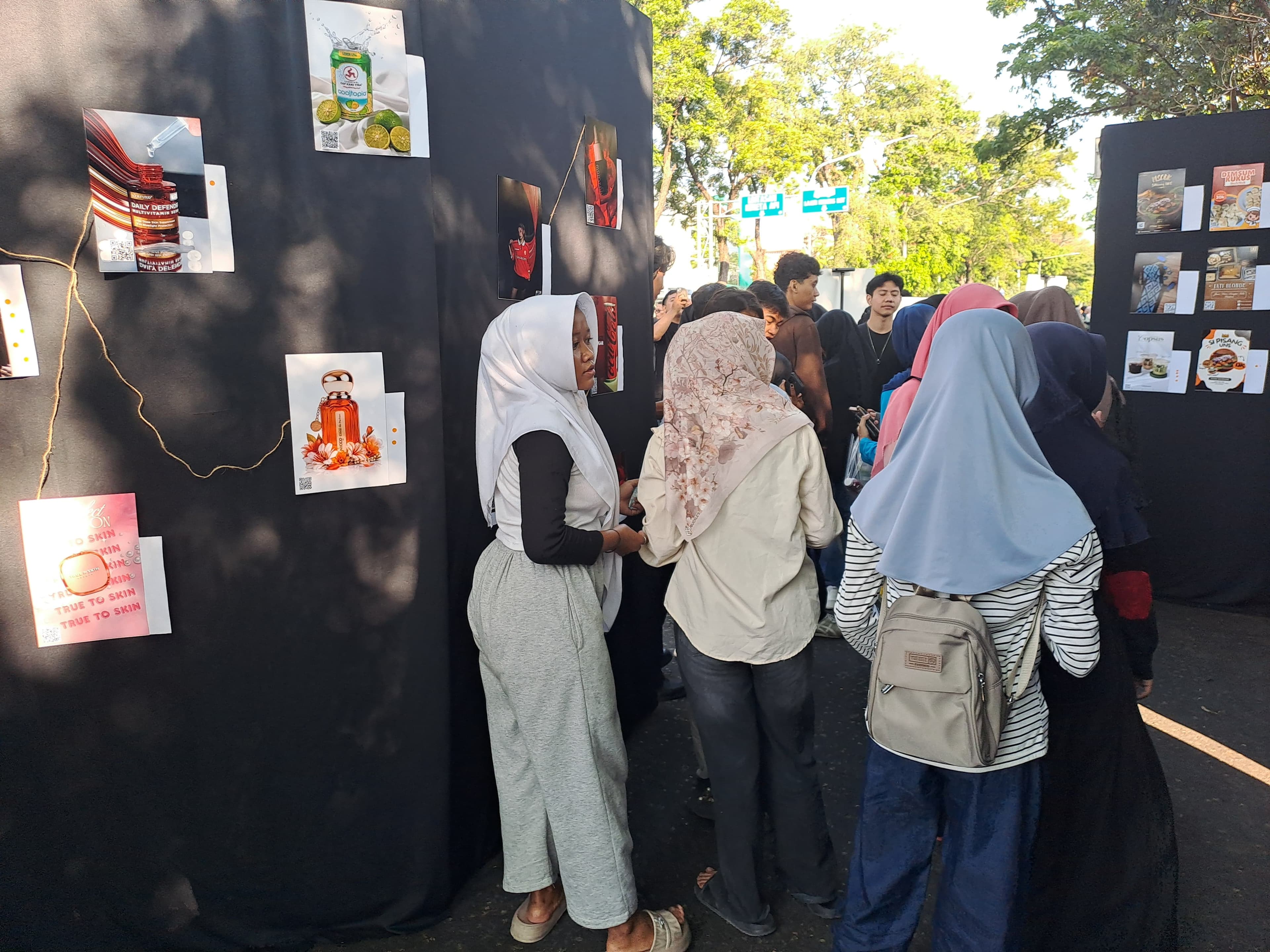 Mahasiswa Produksi Media Politeknik Indonusa Gelar Karya Fotografi di Car Free Day Surakarta - Galeri