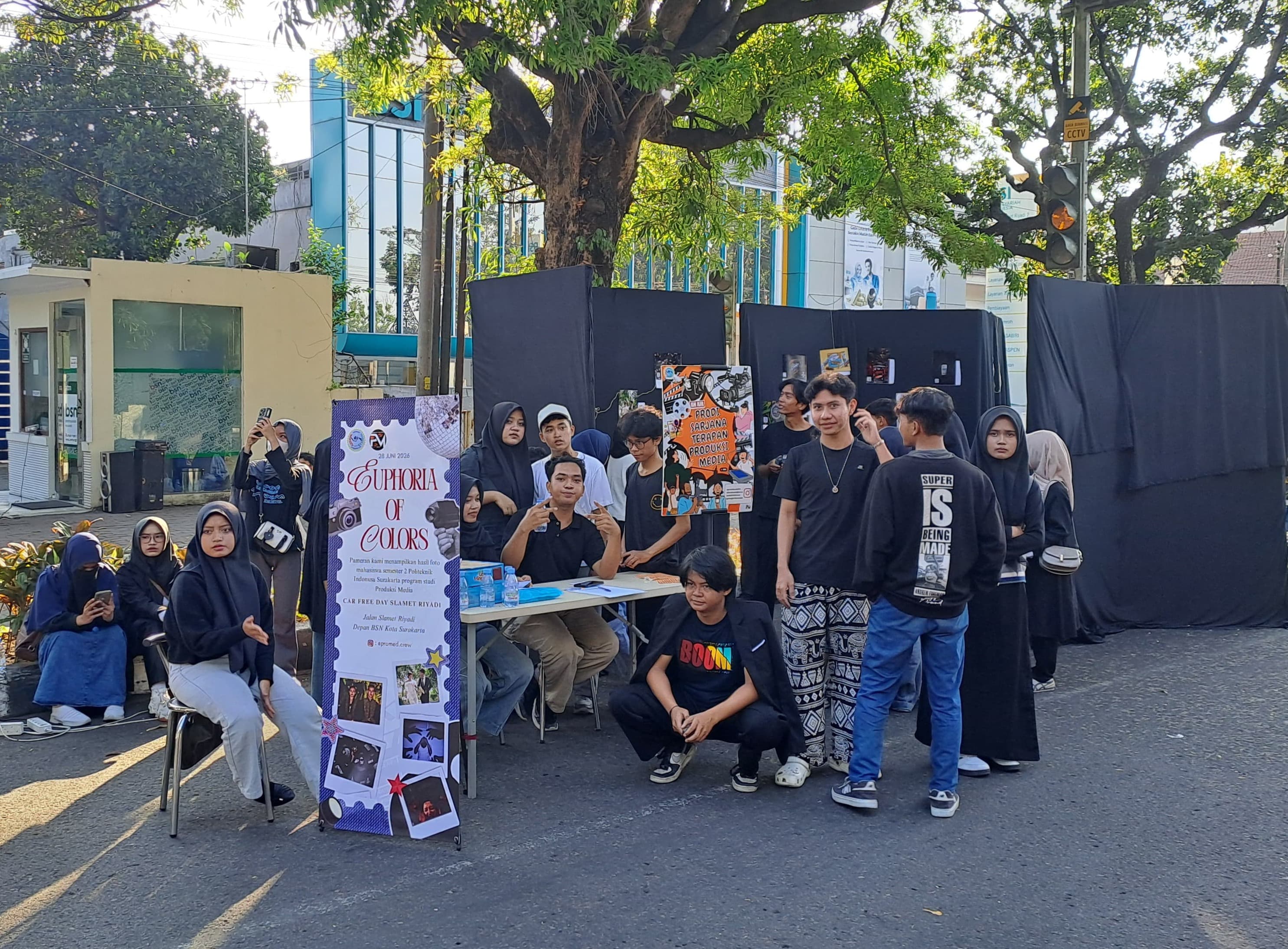 Mahasiswa Produksi Media Politeknik Indonusa Gelar Karya Fotografi di Car Free Day Surakarta - Galeri
