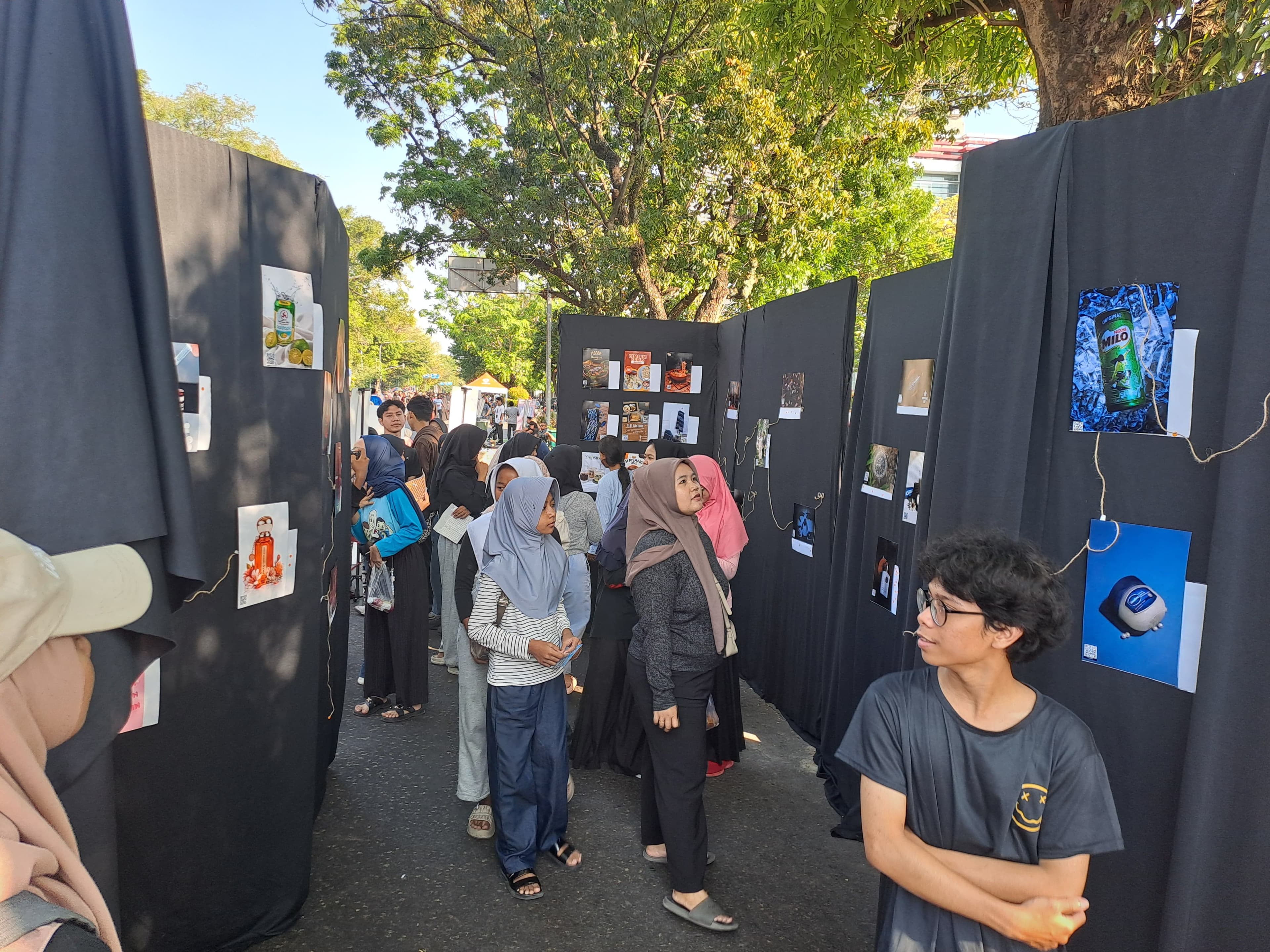 Mahasiswa Produksi Media Politeknik Indonusa Gelar Karya Fotografi di Car Free Day Surakarta - Galeri