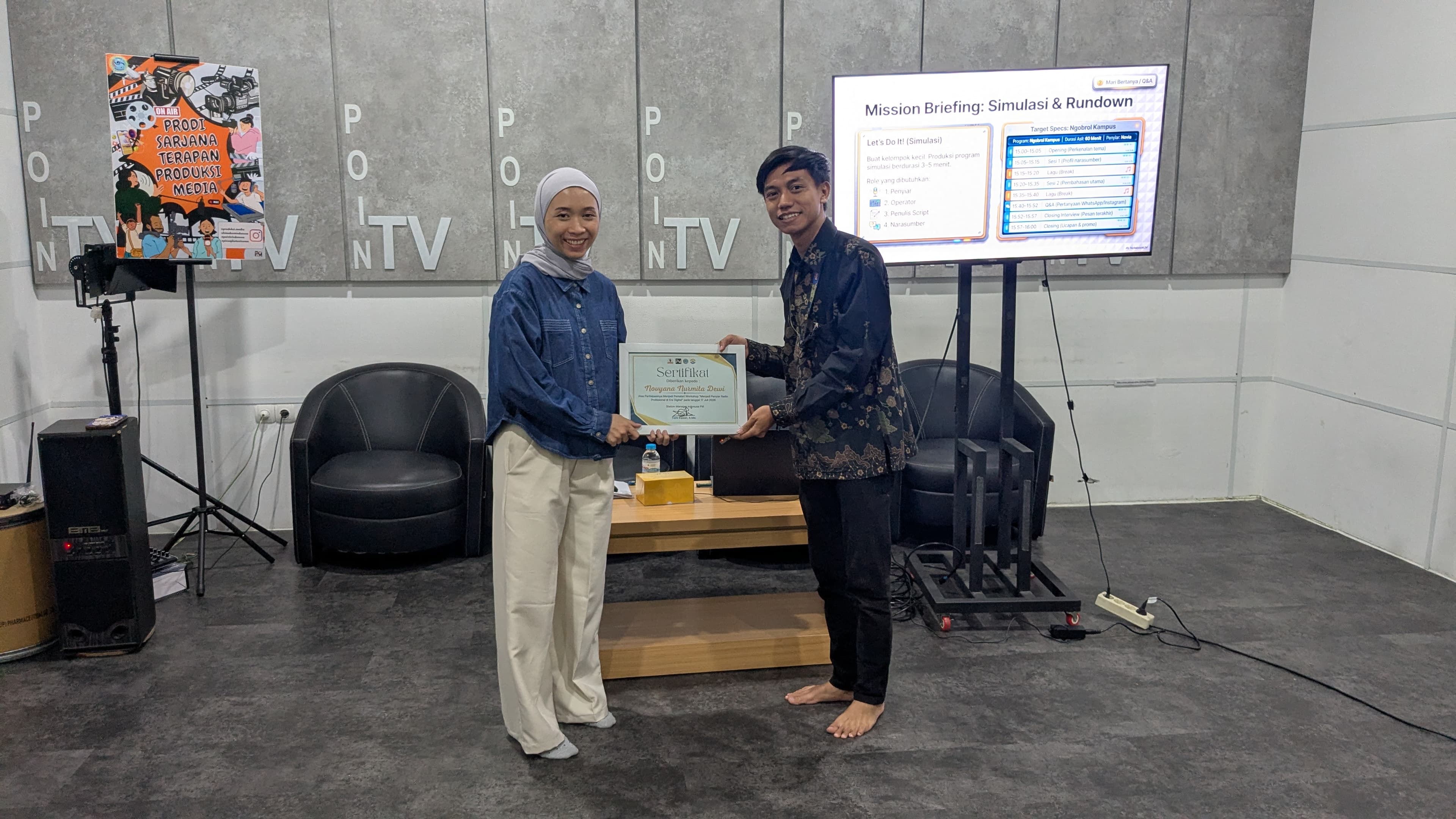 Bekali Mahasiswa Menjadi Penyiar Profesional di Era Digital, Indonusa FM Kolaborasi Prodi Produksi Media dan Digital Marketing Gelar Workshop Penyiaran - Galeri