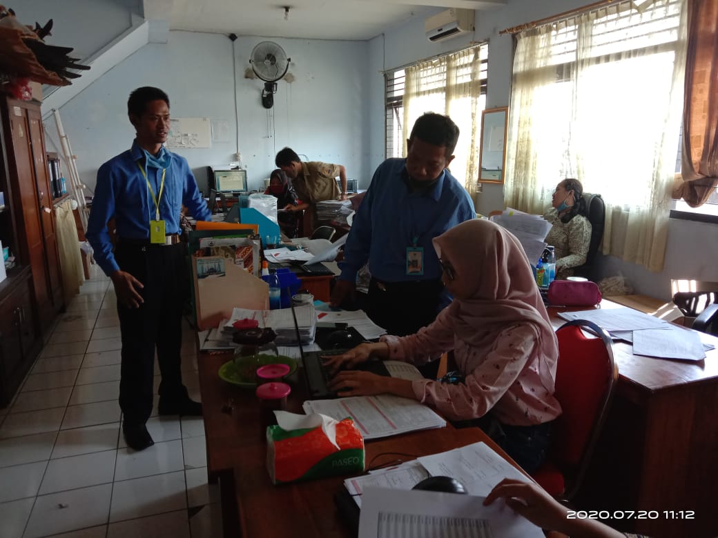 Sosialisasi dan Pemanfaatan SIM-IKM Bagi Petugas di Dinas Perindustrian dan Perdagangan Kabupaten Sragen Sosialisasi dan Pemanfaatan SIM-IKM Bagi Petugas di Dinas Perindustrian dan Perdagangan Kabupaten Sragen